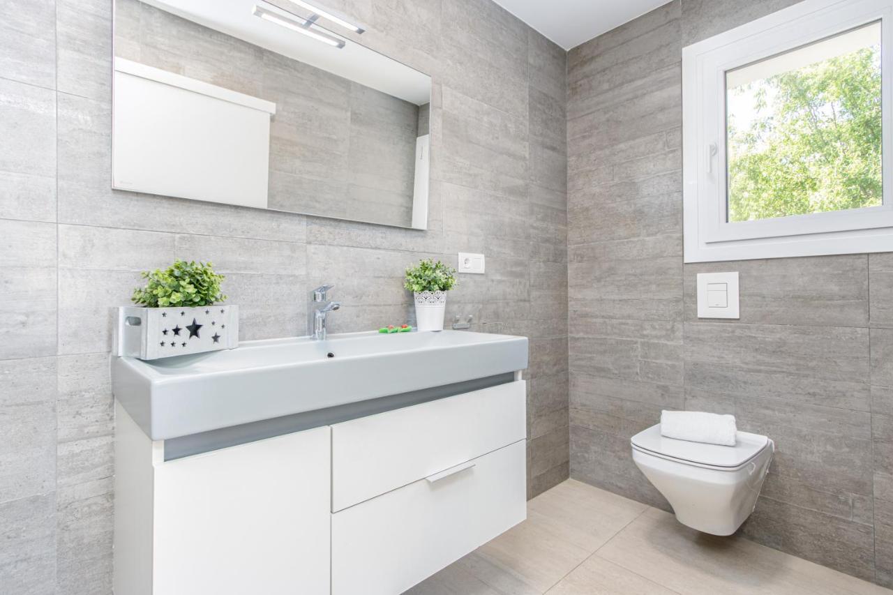 Goldhome - New House With Private Heated Pool, Parking, Wifi, Games Room Empuriabrava Zewnętrze zdjęcie