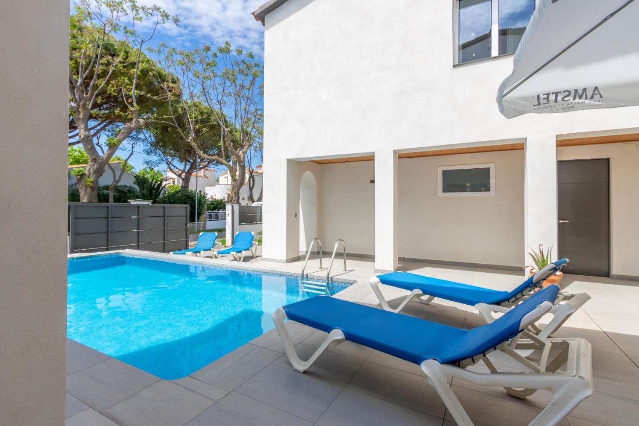 Goldhome - New House With Private Heated Pool, Parking, Wifi, Games Room Empuriabrava Zewnętrze zdjęcie